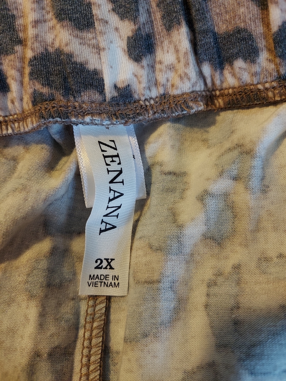 Zenana Outfitters Leopard Print Wide-Leg Side Slit Harem Joggers - 2X - Picture 3 of 10